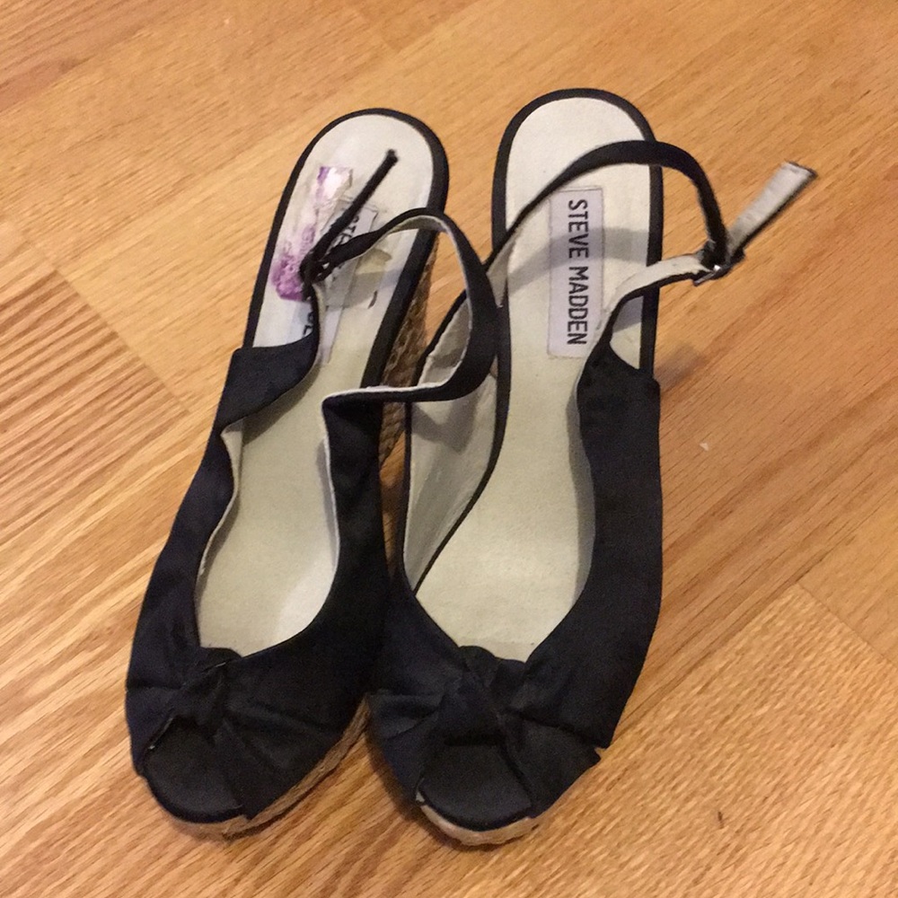 Steve Madden black wedges